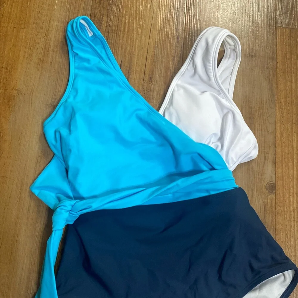 Cupshe Blue & white Color Block v neck one piece Swimsuit size Large - Picture 4 of 9